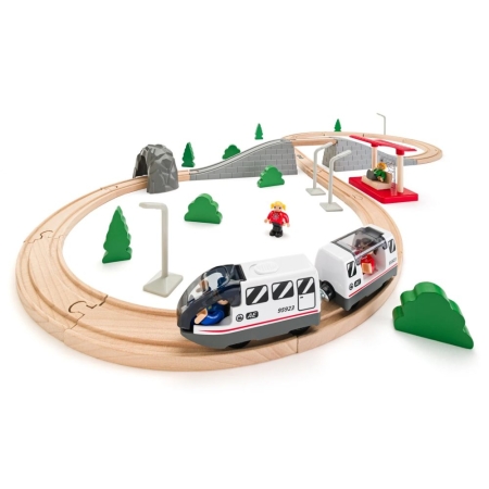 Medinis traukinukas su tilteliu